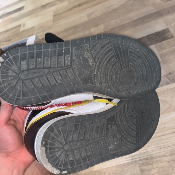 Air Jordan 1 Retro High OG defiant yellow - Picture 4 of 5